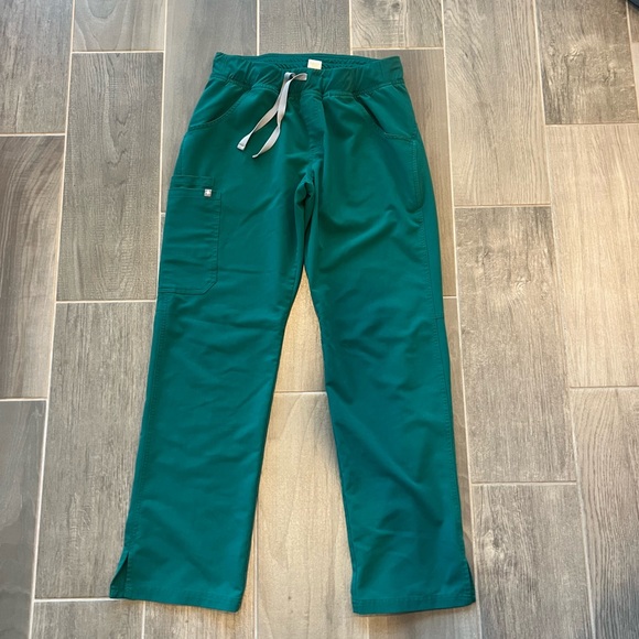 Women’s FIGS Scrubs Set Green Size Medium Two Pocket Top/Straight Leg Pants - Picture 5 of 7